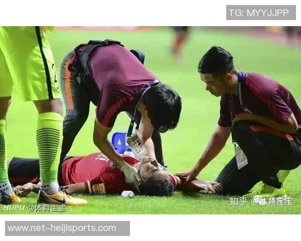 足球场上的猝死悲剧如何引发对运动员健康的深思与关注 足球场上的猝死悲剧如何引发对运动员健康的深思与关注